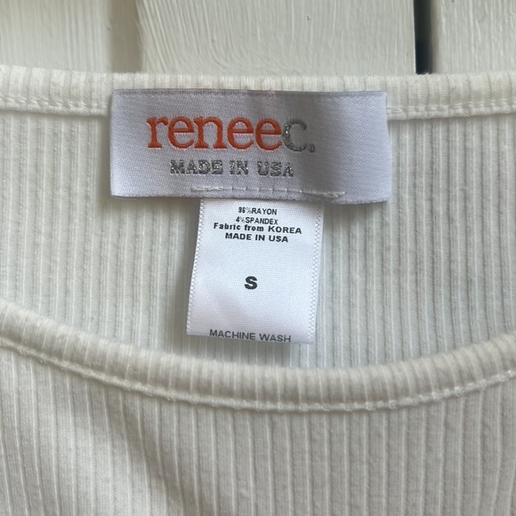 Basic- Keyhole Ribbed Tee - Picture 2 of 4